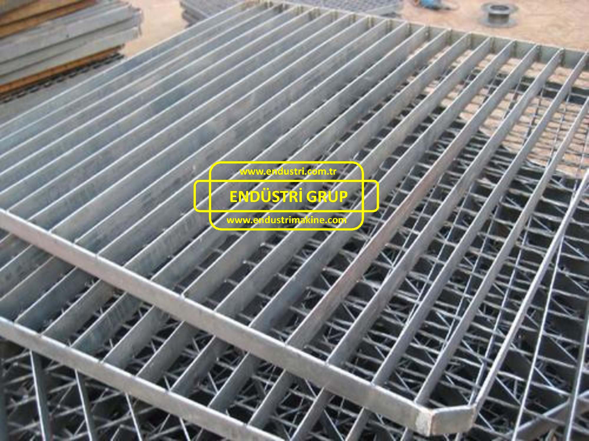 paslanmaz-galvaniz-kaplamali-yurume-yolu-merdiven-platform-izgara-izgaralar